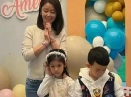 49 岁林心如素颜遛娃被拍！8岁女儿颜值惊艳，豪门日常这么接地气-里斯资源分享网